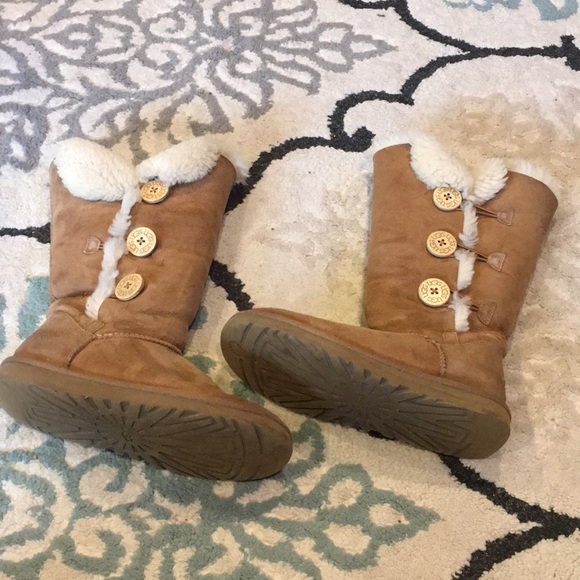 AUTHENTIC TALL UGG BOOTS (BAILEY BUTTON) - Picture 2 of 6